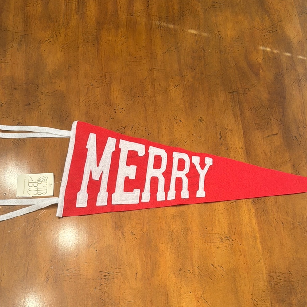 NWT TBBC 'Merry' Picture Pennant - Richmond Red with Worth Avenue White